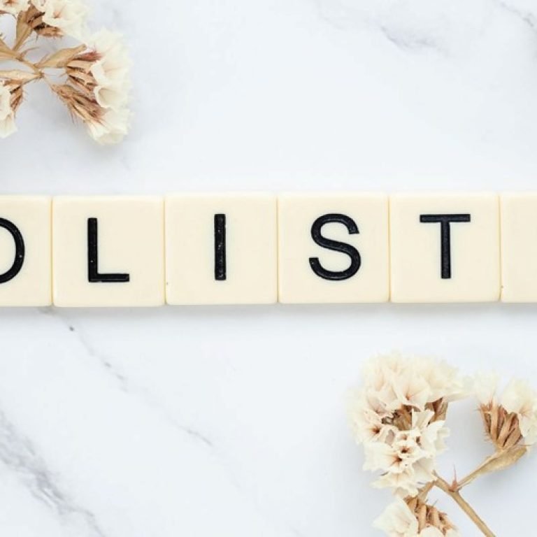word tiles spelling holistic